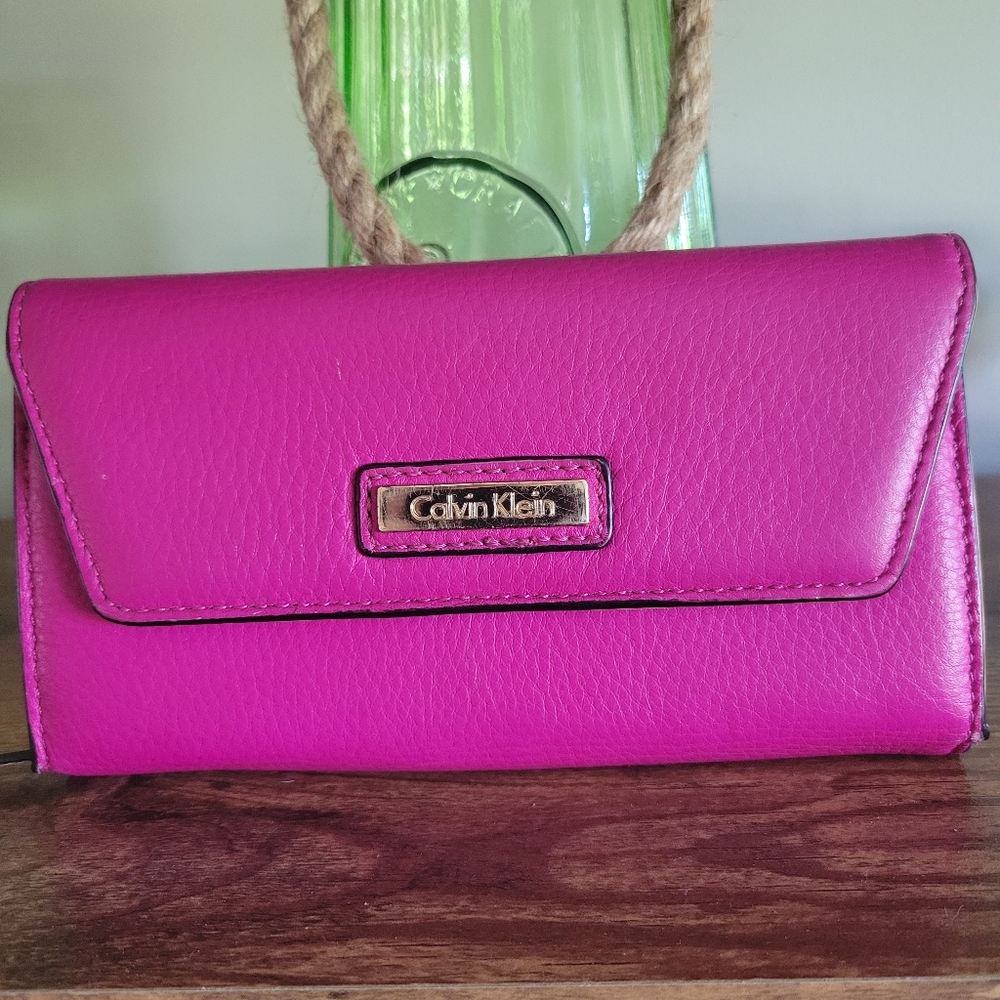 SALE 50% OFF ALREADY MARKEDCalvin Klein Pink Women's Wallet - Picture 5 of 5